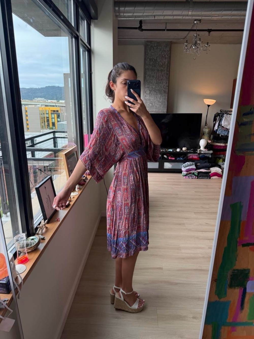 Women's Printed V-Neck Midi Dress in Mauve with Blue Accents - Picture 4 of 8